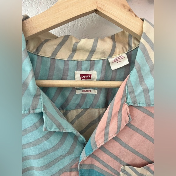 Levi’s Men Button Down Short Sleeve Shirt Size Medium Funky Disco Colorful Rave - Picture 2 of 7